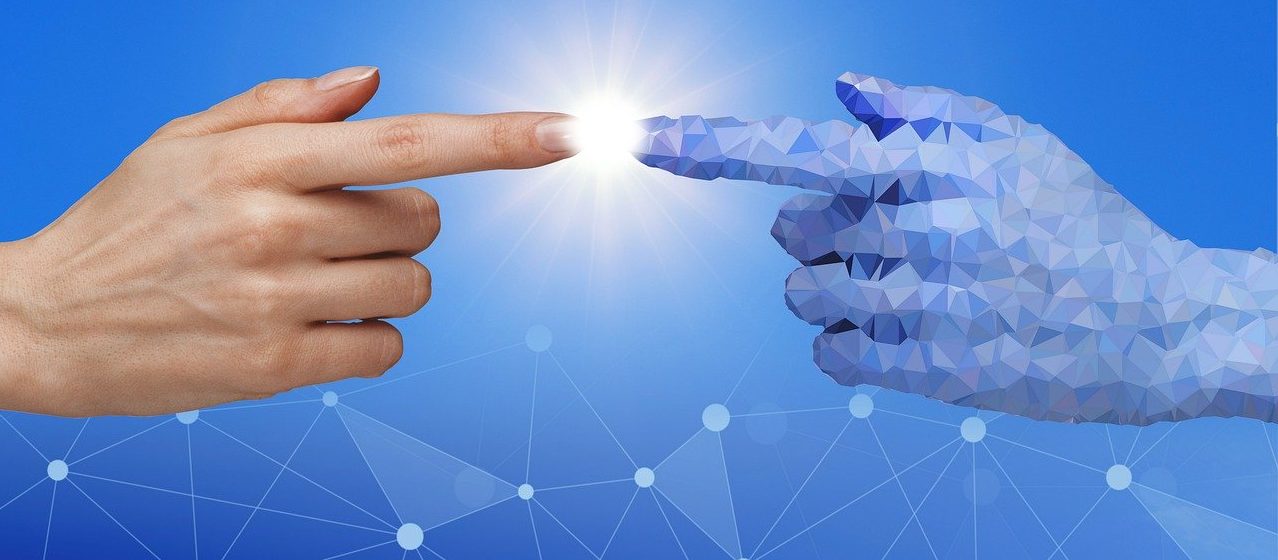 La IA y el ser humano se dan la mano